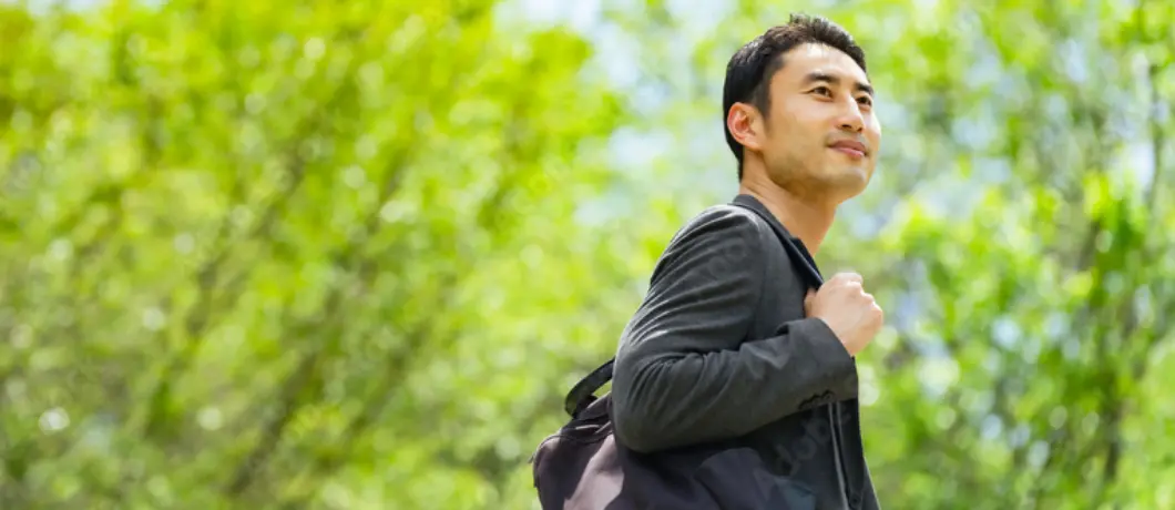 午後始業で「朝のラッシュ」とは無縁！